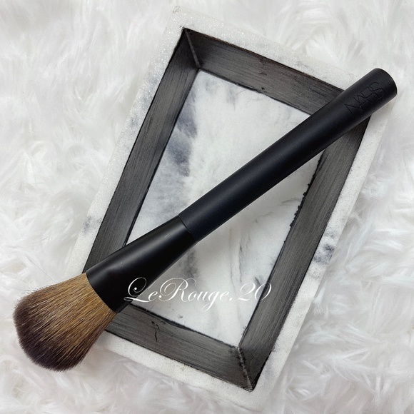 NARS #20 blush powder brush (NEW)
